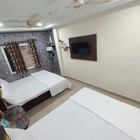 Treebo Yatri Grah Kshipra T Hotel Ujjain Esterno foto