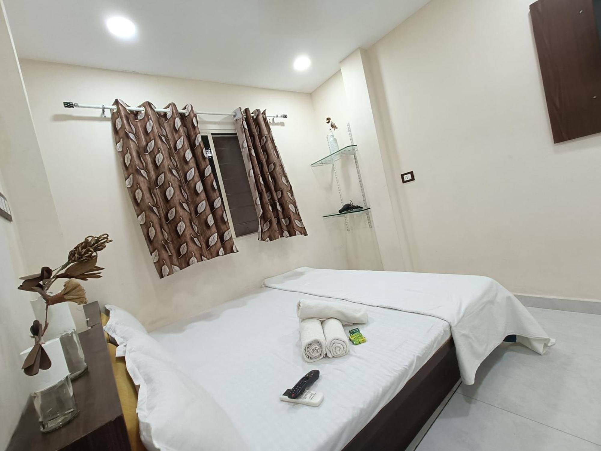 Treebo Yatri Grah Kshipra T Hotel Ujjain Esterno foto