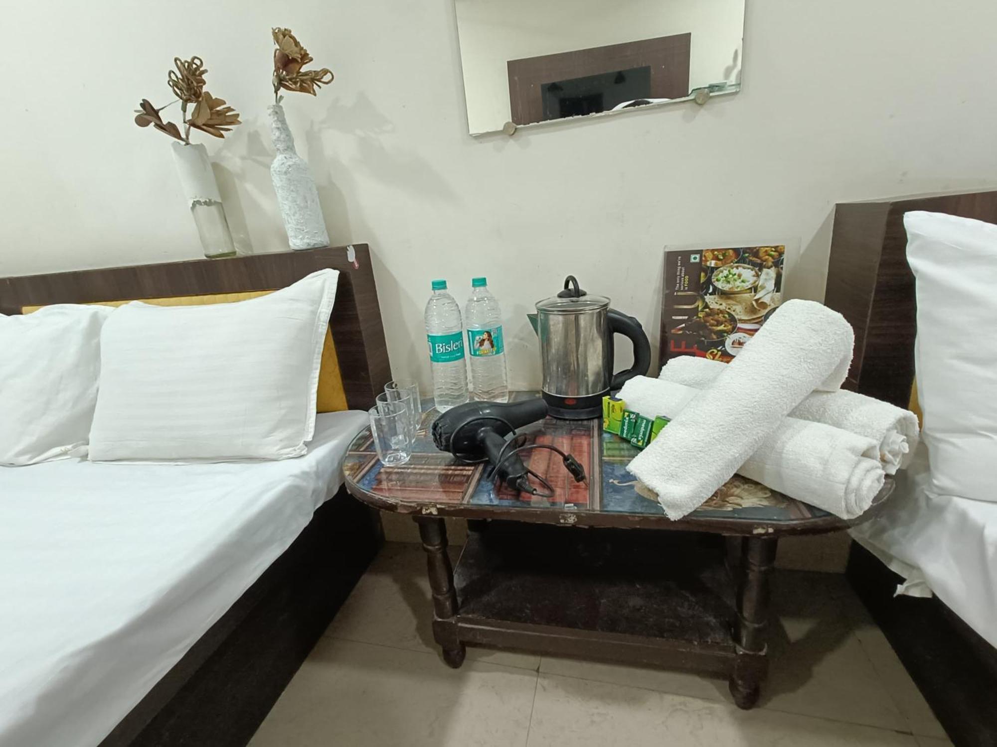 Treebo Yatri Grah Kshipra T Hotel Ujjain Esterno foto