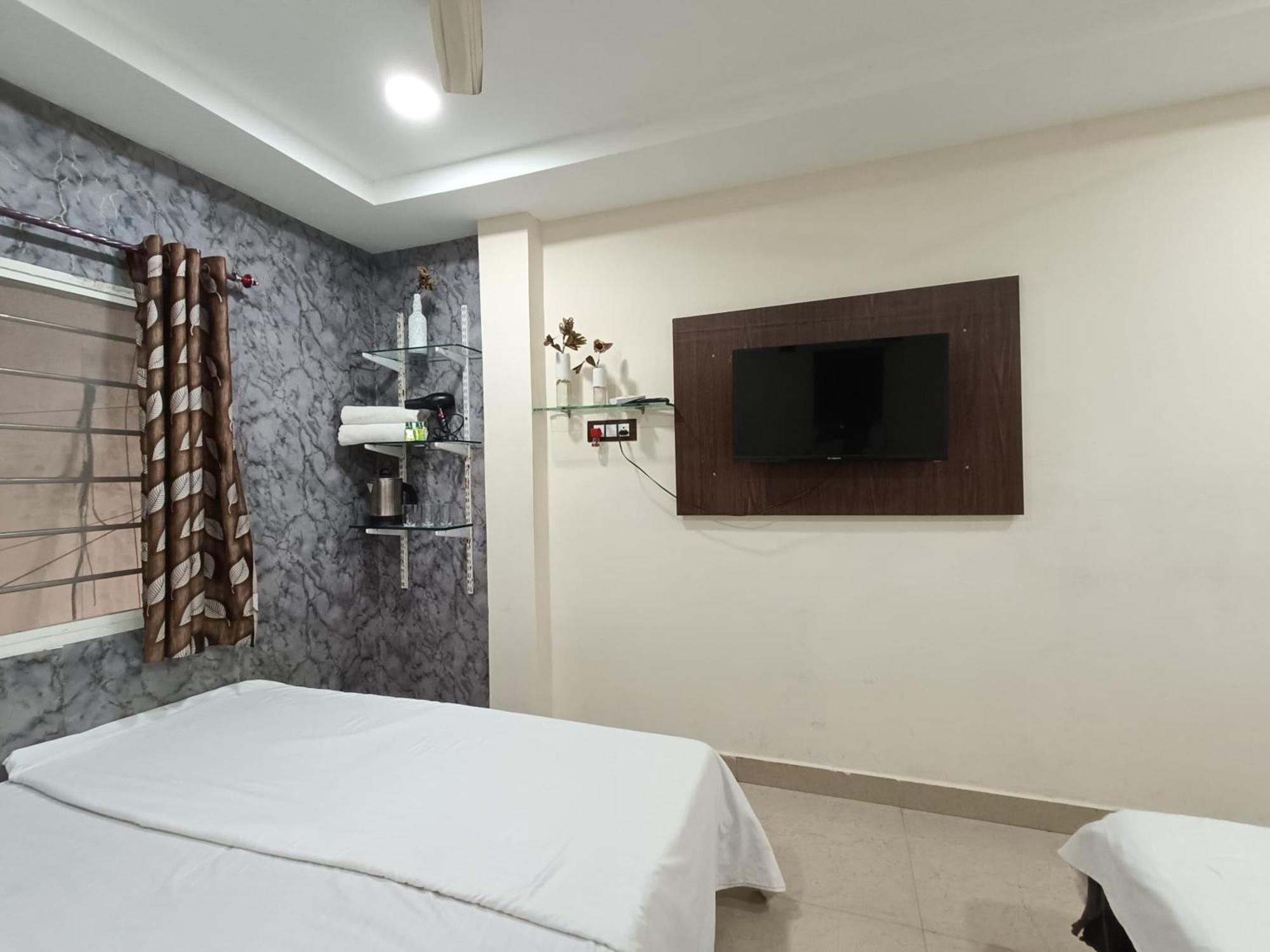 Treebo Yatri Grah Kshipra T Hotel Ujjain Esterno foto