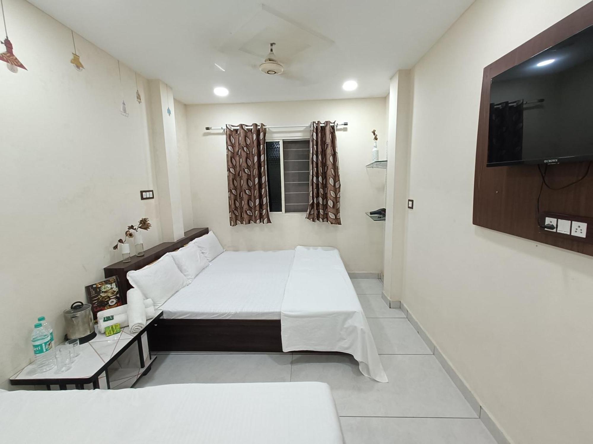 Treebo Yatri Grah Kshipra T Hotel Ujjain Esterno foto