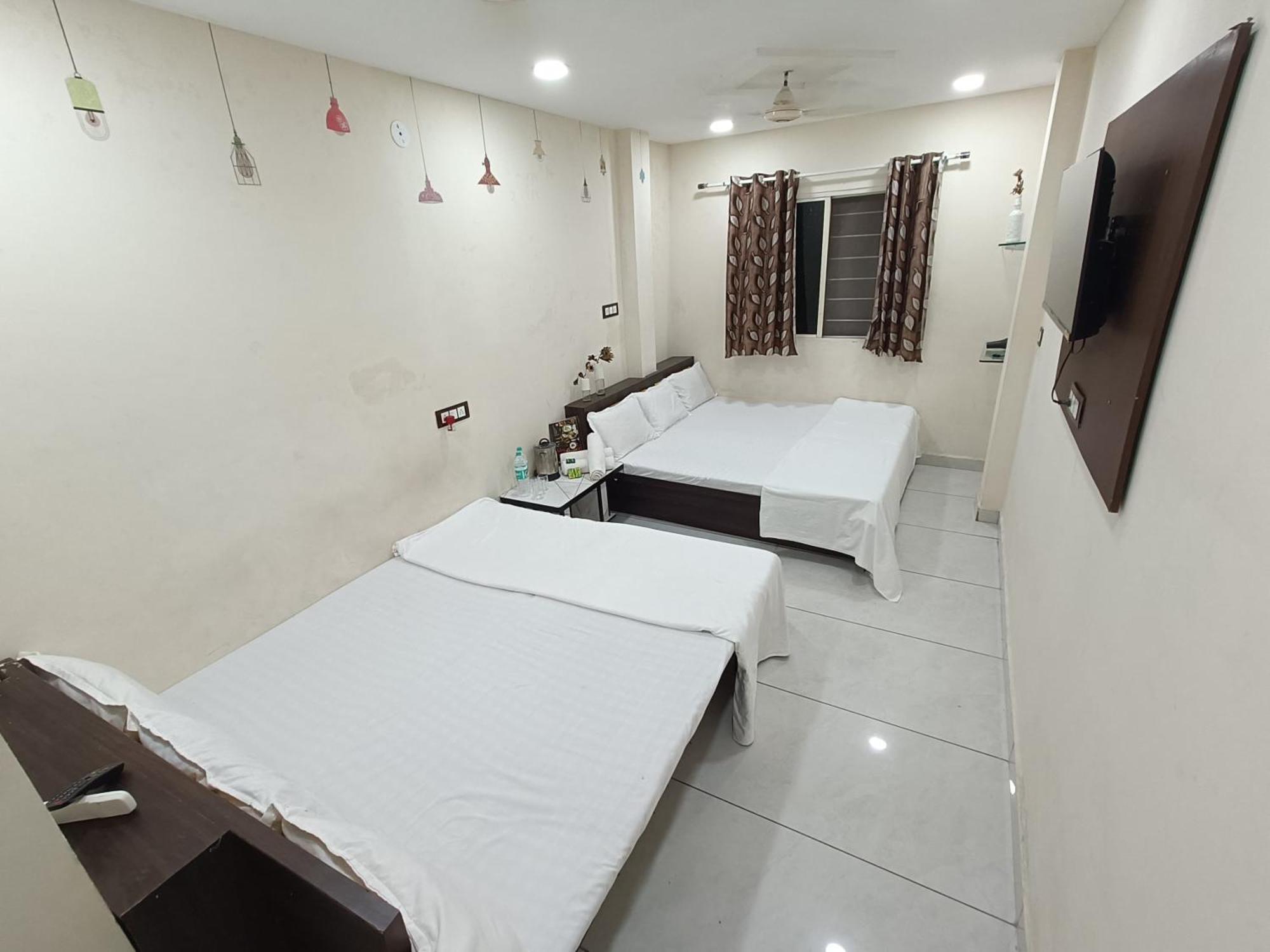 Treebo Yatri Grah Kshipra T Hotel Ujjain Esterno foto