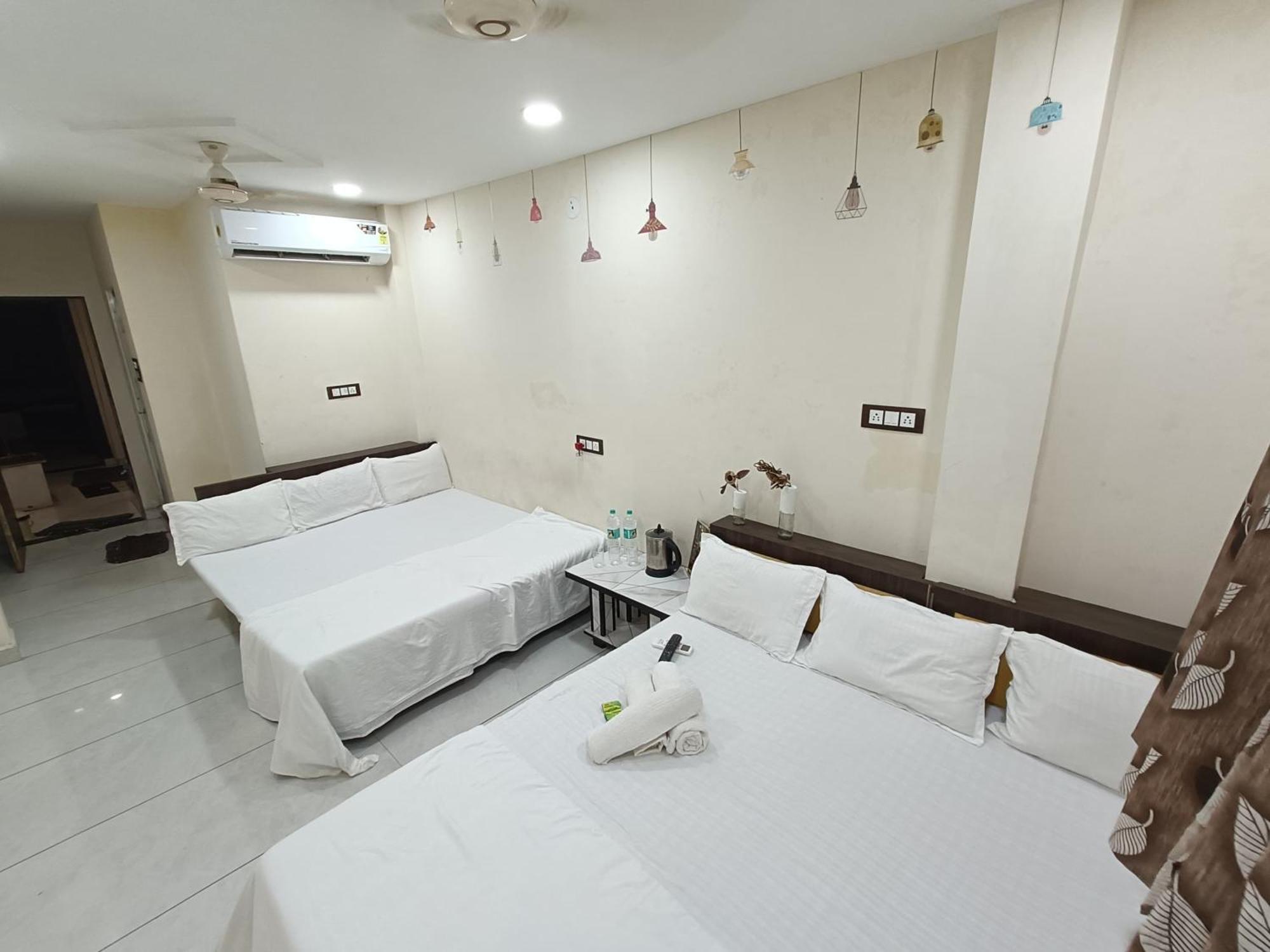 Treebo Yatri Grah Kshipra T Hotel Ujjain Esterno foto