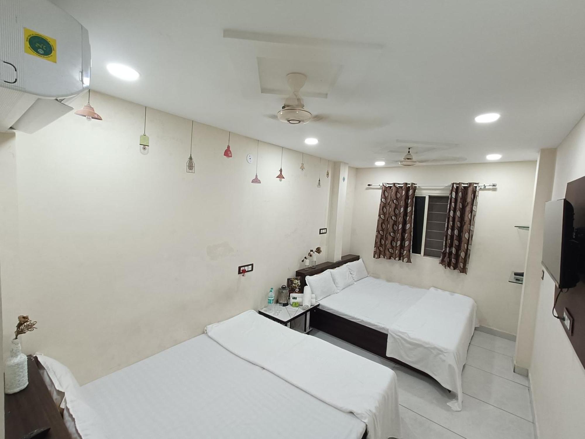 Treebo Yatri Grah Kshipra T Hotel Ujjain Esterno foto