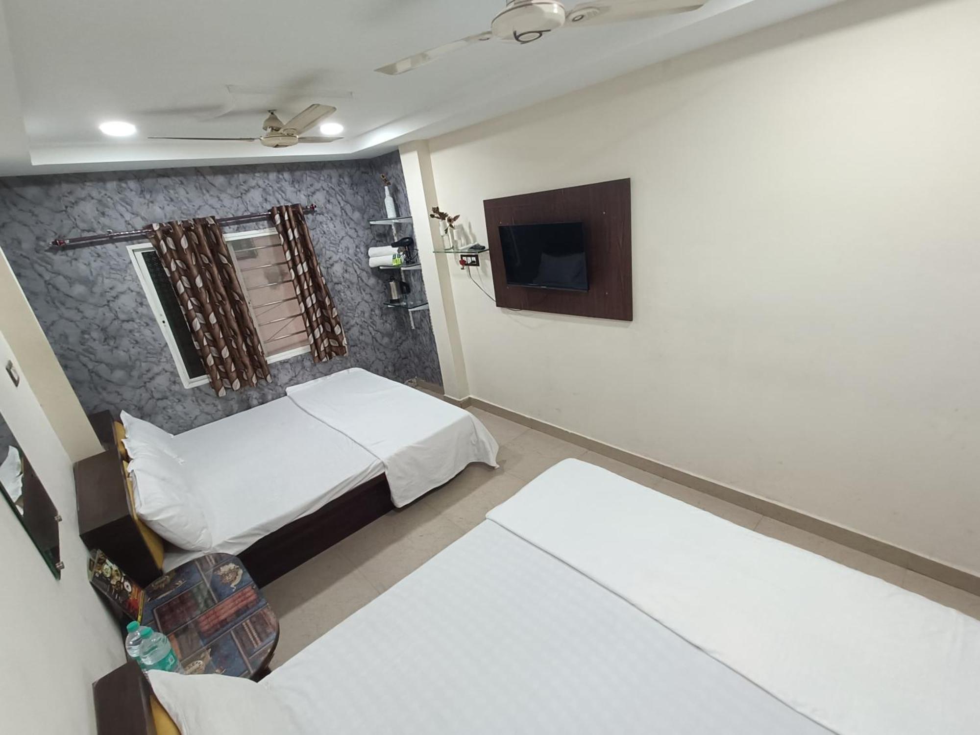 Treebo Yatri Grah Kshipra T Hotel Ujjain Esterno foto