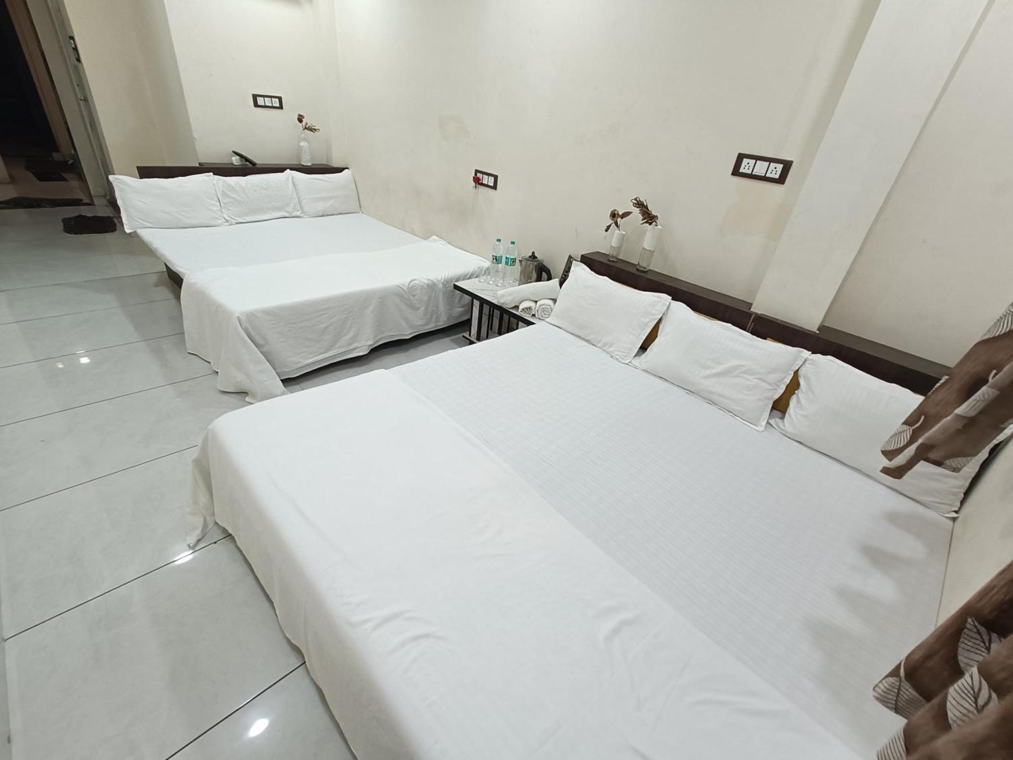Treebo Yatri Grah Kshipra T Hotel Ujjain Esterno foto