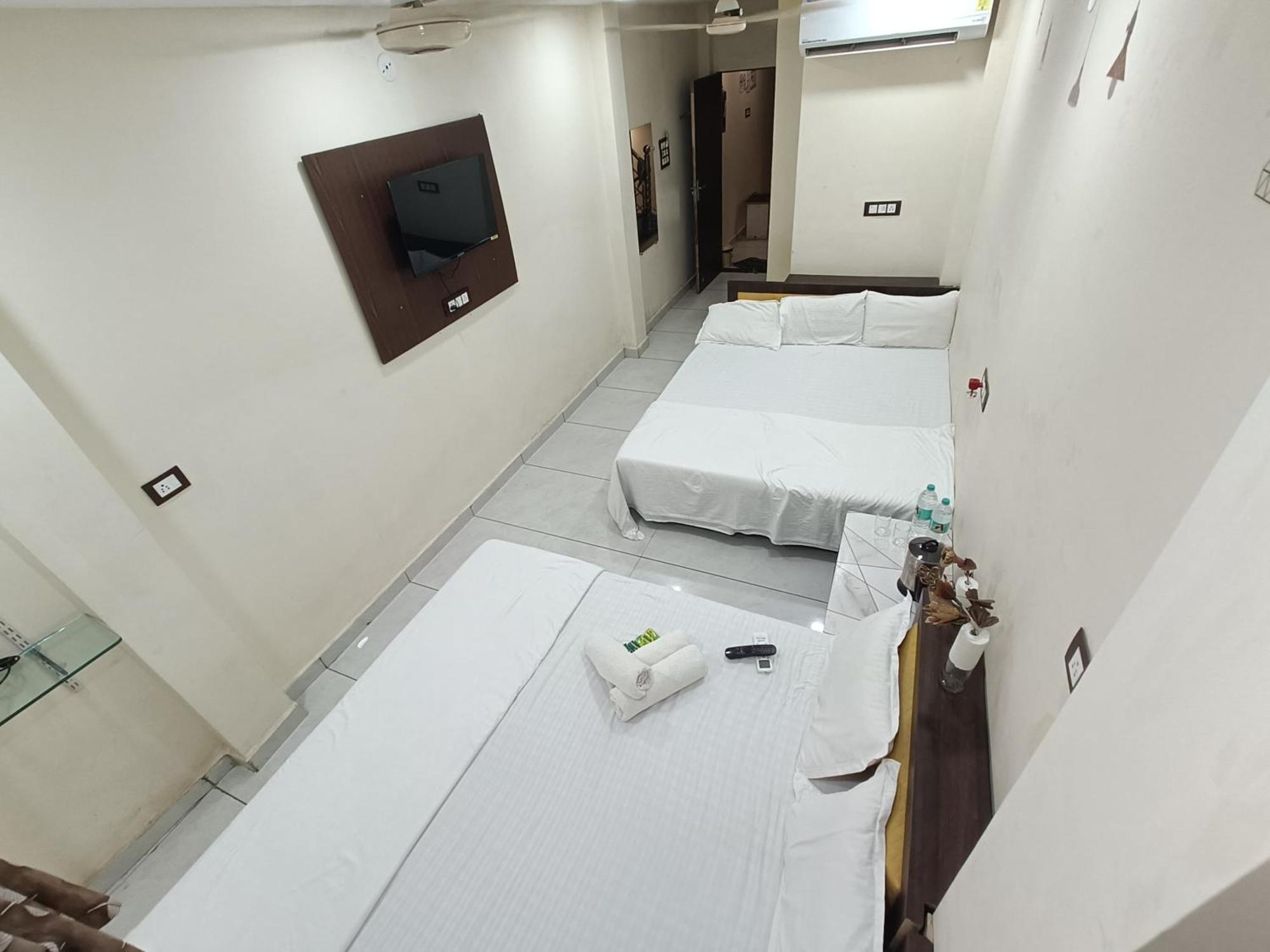 Treebo Yatri Grah Kshipra T Hotel Ujjain Esterno foto