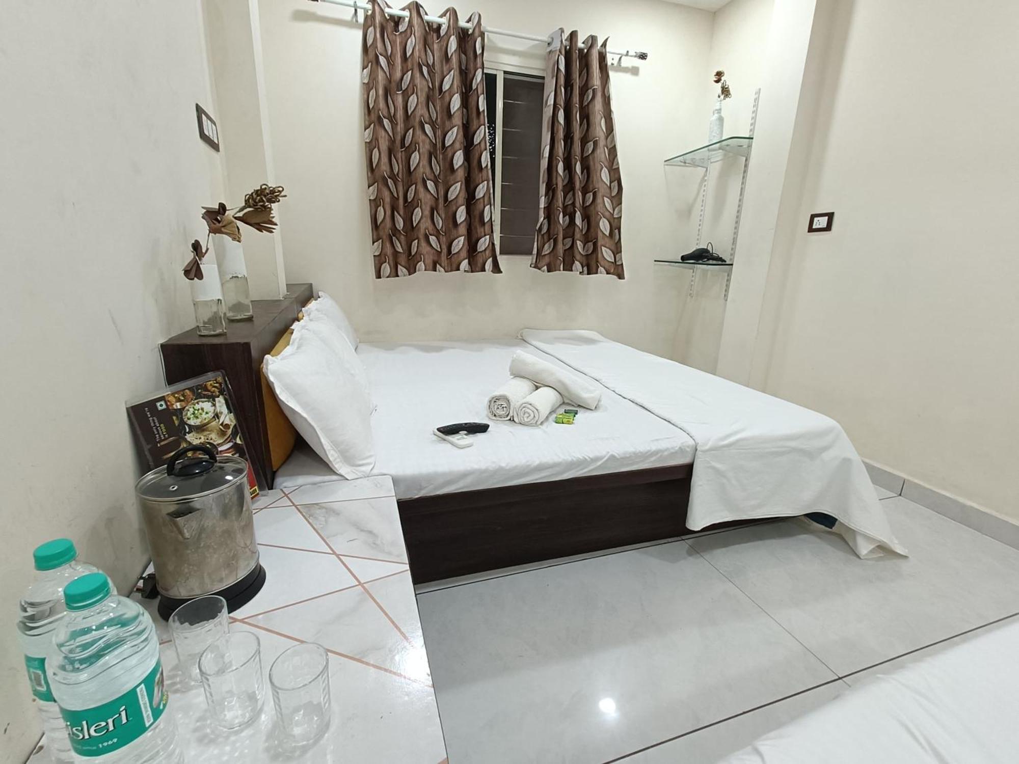 Treebo Yatri Grah Kshipra T Hotel Ujjain Esterno foto