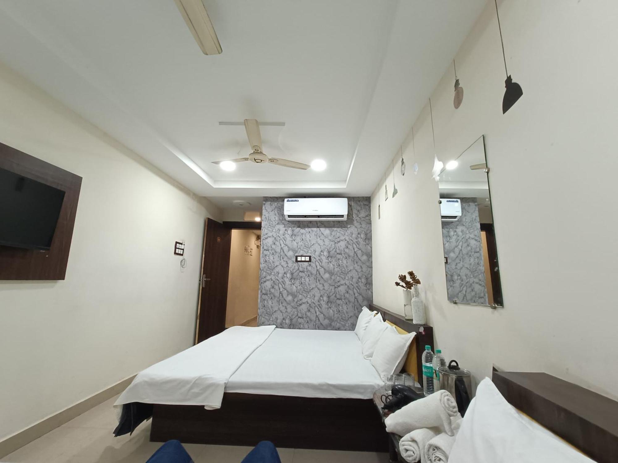 Treebo Yatri Grah Kshipra T Hotel Ujjain Esterno foto