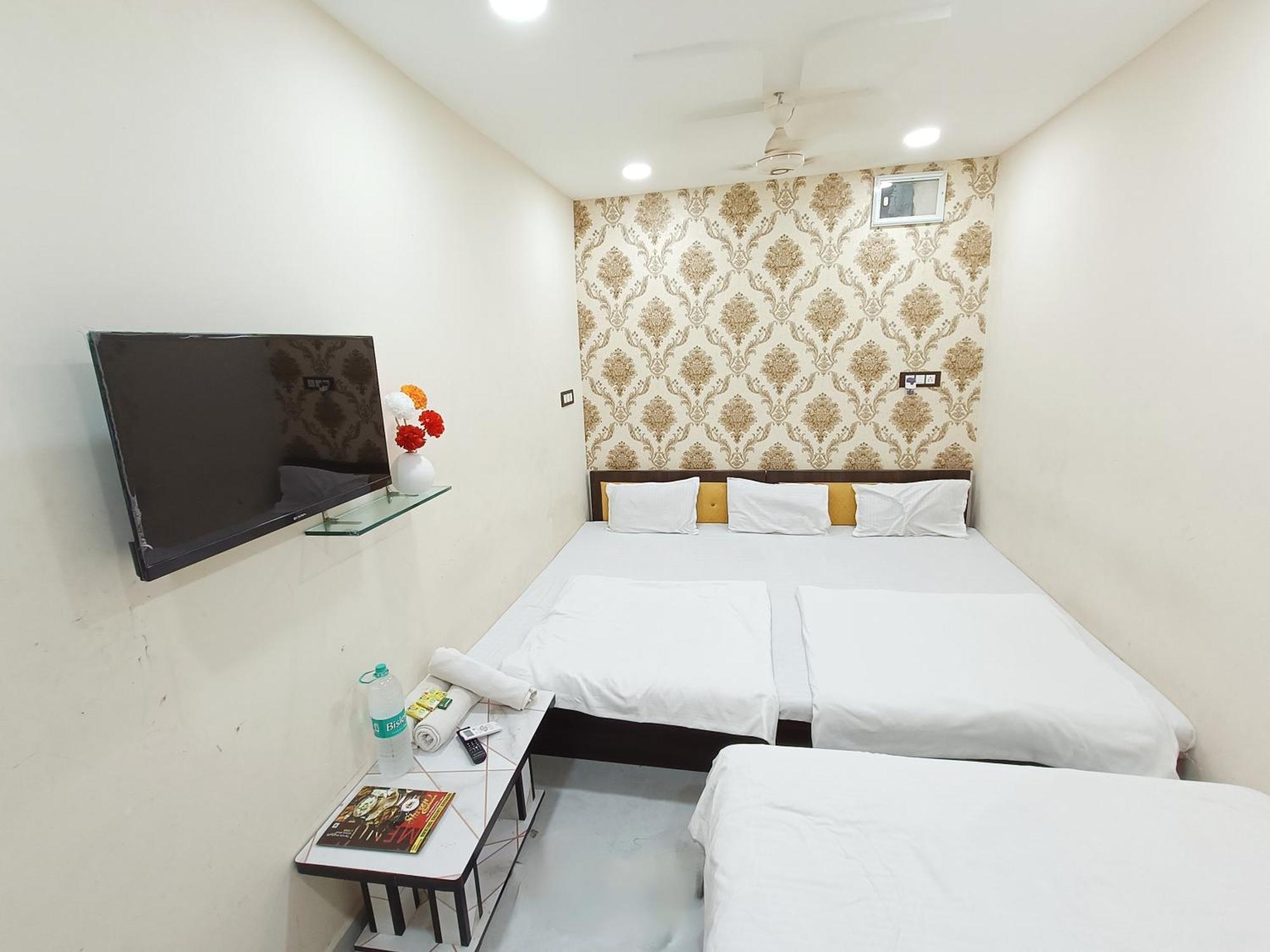 Treebo Yatri Grah Kshipra T Hotel Ujjain Esterno foto