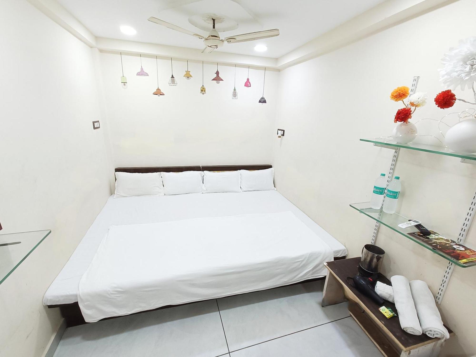 Treebo Yatri Grah Kshipra T Hotel Ujjain Esterno foto